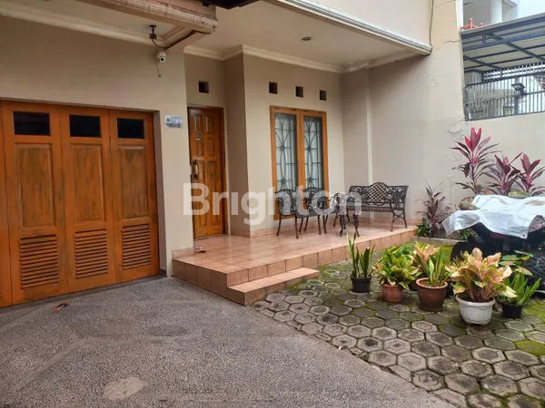 image RUMAH DI KEBON JERUK LOKASI STRATEGIS  JAKARTA BARAT.  (1)