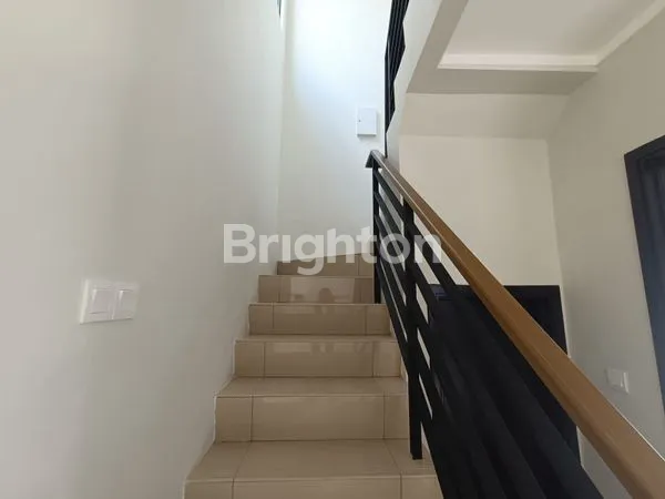 image RUMAH MEWAH DEKAT FASILITAS KULINER SUMARECON CROWN (6)