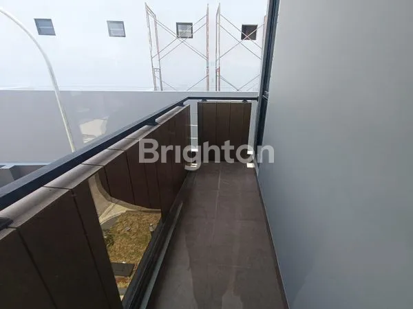 image RUMAH MEWAH DEKAT FASILITAS KULINER SUMARECON CROWN (5)