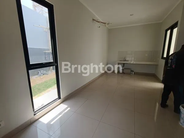image RUMAH MEWAH DEKAT FASILITAS KULINER SUMARECON CROWN (7)