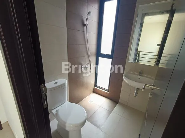 image RUMAH MEWAH DEKAT FASILITAS KULINER SUMARECON CROWN (3)