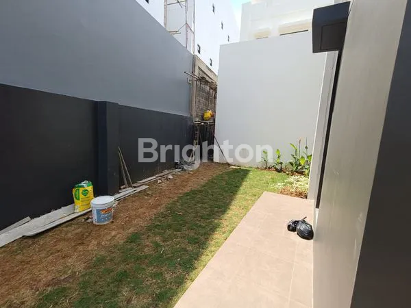 image RUMAH MEWAH DEKAT FASILITAS KULINER SUMARECON CROWN (4)