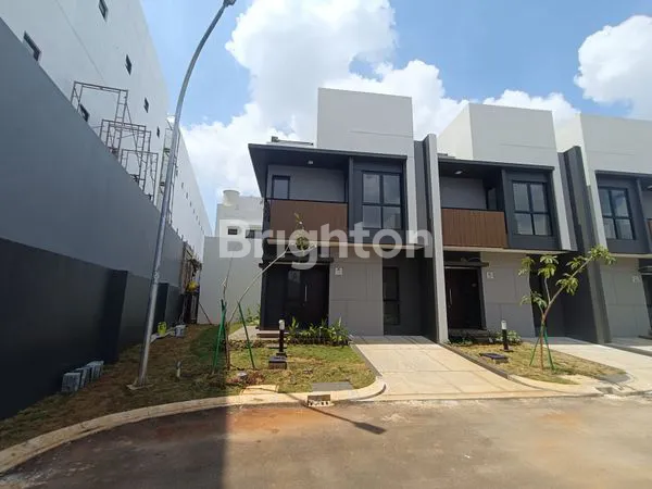 image RUMAH MEWAH DEKAT FASILITAS KULINER SUMARECON CROWN (2)