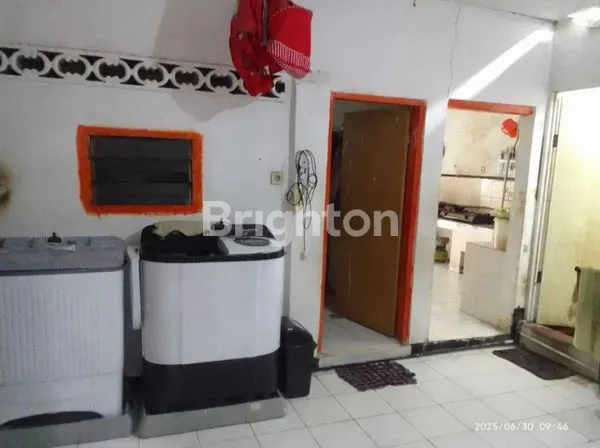 image DIJUAL RUMAH BANGUNAN TUA DI JL. PUCANG ANOM TIMUR GG 4, SURABAYA. (7)