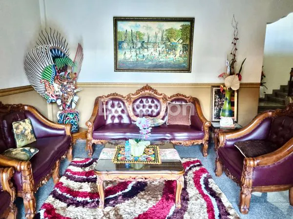 image RUMAH MEWAH 2 LANTAI GARASI MUAT 4 MOBIL DI PADANGSAMBIAN KLOD (5)