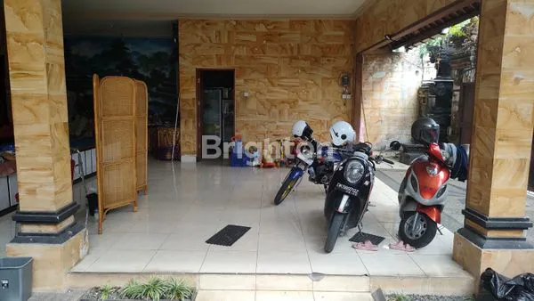 image RUMAH MEWAH 2 LANTAI GARASI MUAT 4 MOBIL DI PADANGSAMBIAN KLOD (8)