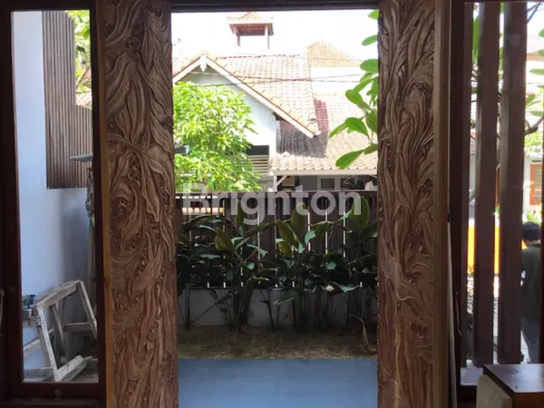 image DIJUAL RUMAH 2 LANTAI FULL FURNISHED – SIDAKARYA, DENPASAR SELATAN (4)