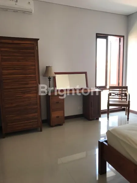 image DIJUAL RUMAH 2 LANTAI FULL FURNISHED – SIDAKARYA, DENPASAR SELATAN (8)