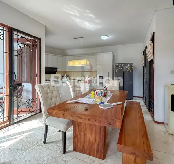 image RUMAH 2 LANTAI EXCLUSIVE DI KAWASAN ELITE MENTENG BINTARO (4)