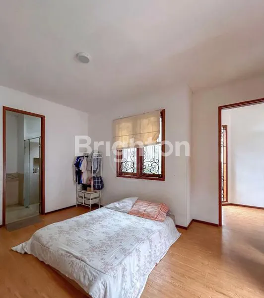 image RUMAH 2 LANTAI EXCLUSIVE DI KAWASAN ELITE MENTENG BINTARO (5)