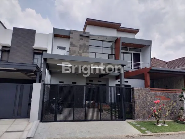 image RUMAH MEWAH 2 LANTAI 6KT DI ARAYA MALANG DEKAT BINUS UNIVERSITY (1)