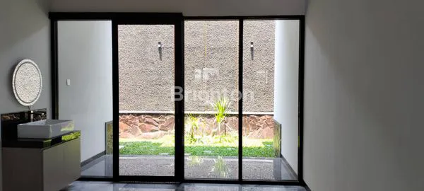 image RUMAH MEWAH 2 LANTAI 6KT DI ARAYA MALANG DEKAT BINUS UNIVERSITY (7)