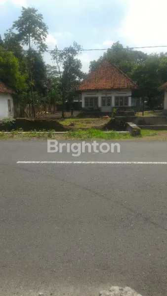 TANAH STRATEGIS 1420M² PLUS 2 RUMAH KUNO DI JL. RAYA PERAK