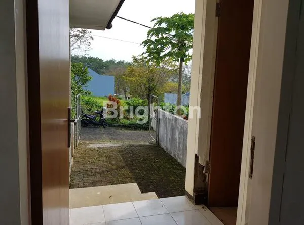 image DIJUAL RUMAH SANGAT TERAWAT DI PERUMAHAN PUNCAK BURING, DEKAT CITRA GARDEN, MALANG. (4)