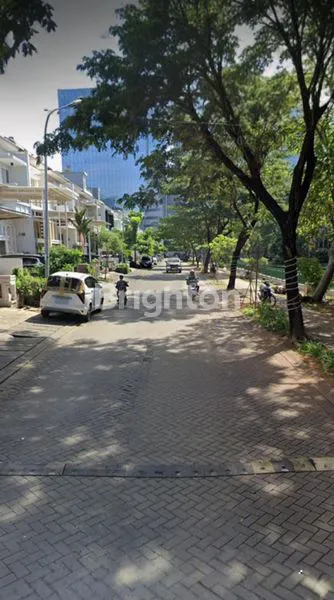 image RUMAH 2 LANTAI MEWAH DI CROWN GOLF BOULEVARD PIK JAKARTA UTARA (3)