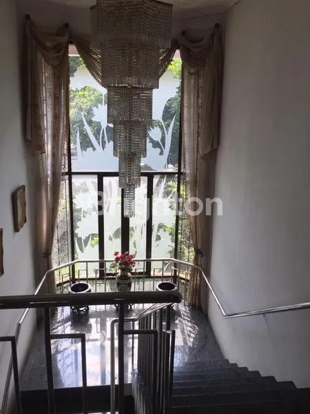 image RUMAH MEWAH DAN SANGAT NYAMAN DIPERMATA HIJAU RAYA (4)