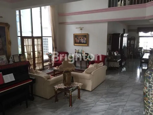 image RUMAH MEWAH DAN SANGAT NYAMAN DIPERMATA HIJAU RAYA (7)