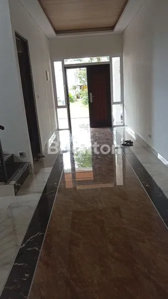image RUMAH MEWAH CLUSTER ICON COSMO BSD TANGERANG (2)