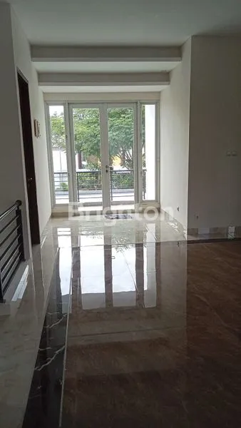 image RUMAH MEWAH CLUSTER ICON COSMO BSD TANGERANG (5)