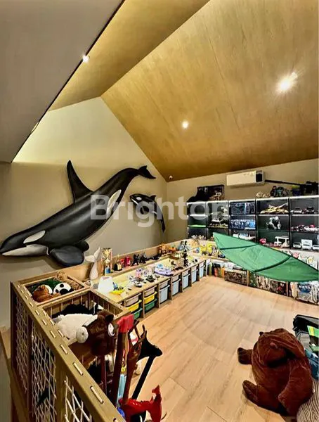 image DIJUAL BESERTA ISINYA 1 UNIT RUMAH 2 LANTAI, MEWAH, THEMATIC DAN SIAP HUNI YANG LOKASINYA DI TATAR TARUBHAWANA KOTA BARU PARAHYANGAN, PADALARANG (7)