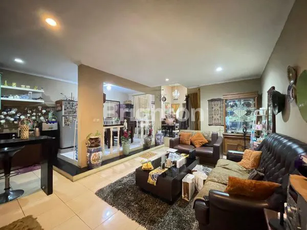 image DIJUAL BESERTA ISINYA 1 UNIT RUMAH CANTIK ASRI TERAWAT DAN SIAP HUNI YANG LOKASINYA DI KOTA BARU PARAHYANGAN, PADALARANG (3)