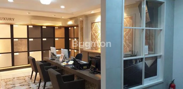 image RUKO PREMIUM 4 LANTAI EX-SHOWROOM DI PUSAT KOTA SURABAYA (3)
