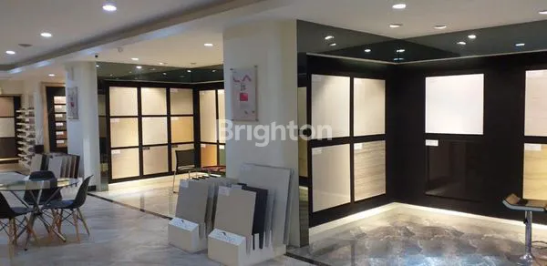 image RUKO PREMIUM 4 LANTAI EX-SHOWROOM DI PUSAT KOTA SURABAYA (1)