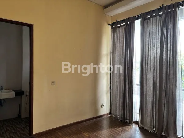 image RUMAH 2 LANTAI SIAP HUNI DI GOLDEN PARK 1 (3)