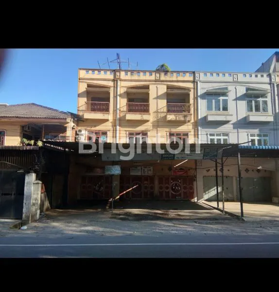 SHOWROOM MOBIL DAN RUKO