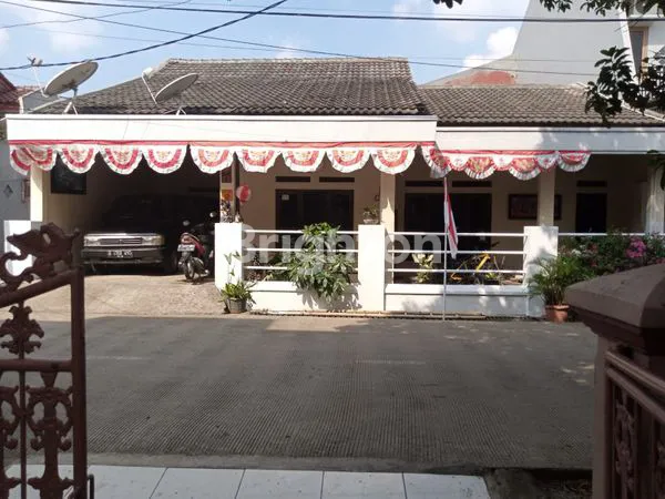 image RUMAH HOEK 2 LANTAI STRATEGIS DI TAMAN NAROGONG INDAH, BEKASI (1)