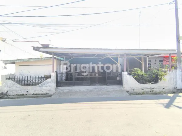 RUMAH KLASIK 266M² DENGAN PEKARANGAN LUAS DI MEDAN AREA SELATAN