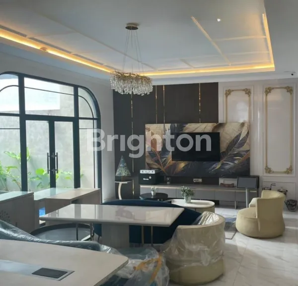 image RUMAH SIAP HUNI FULL FURNISH DI CITRALAND SURABAYA BARAT (2)