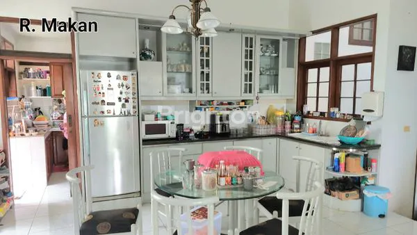 image RUMAH MEWAH SIAP PAKAI SEMI FURNISH HANYA 7 MENIT DARI UNIV MARANATHA (4)