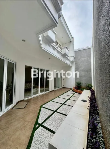 RUMAH MEWAH  2 LANTAI DISEWAKAN