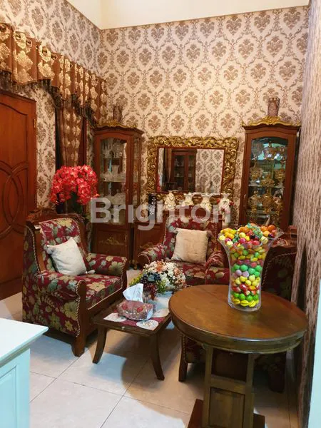 image RUMAH MEWAH 2 LANTAI STRATEGIS DI PASAR KLIWON SOLO - 4KT 3KM (2)