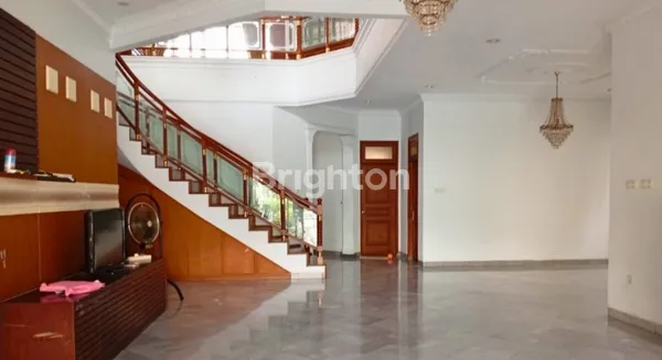 image RUMAH LUAS DENGAN KOLAM RENANG LOKASI STRATEGIS PANCORAN JAKARTA SELATAN (3)
