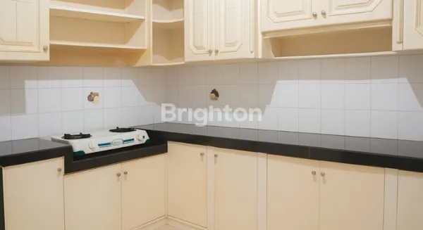 image RUMAH LUAS DENGAN KOLAM RENANG LOKASI STRATEGIS PANCORAN JAKARTA SELATAN (5)