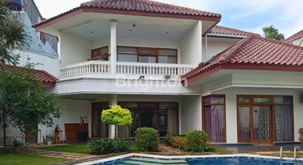 image RUMAH LUAS DENGAN KOLAM RENANG LOKASI STRATEGIS PANCORAN JAKARTA SELATAN (6)