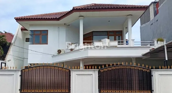 image RUMAH LUAS DENGAN KOLAM RENANG LOKASI STRATEGIS PANCORAN JAKARTA SELATAN (8)