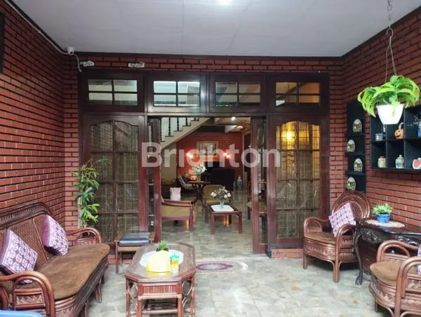 image RUMAH MEWAH 2 LANTAI DI PASAR KLIWON SOLO - 6KT, SHM, 500M² (1)
