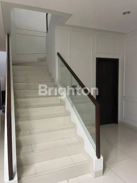 image DIJUAL 1 UNIT RUMAH MEWAH DAN SIAP HUNI YANG LOKASINYA DI CLUSTER EMILY SUMMARECON BANDUNG (8)