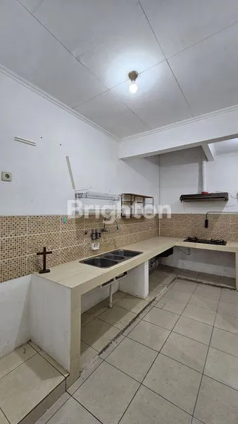 image DIJUAL RUMAH RENO 2,5LANTAI DI KELAPA GADING, JAKARTA UTARA  (6)