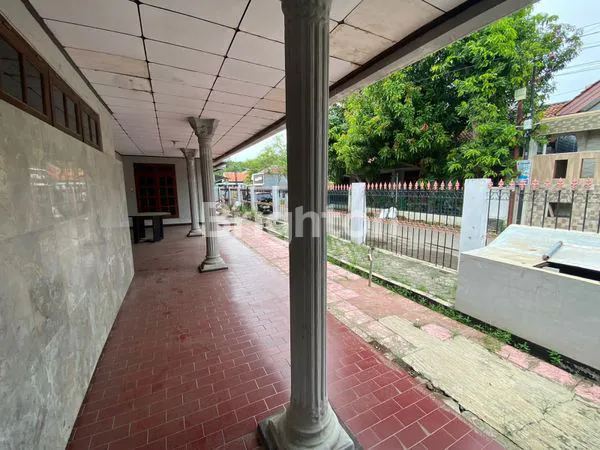 image RUMAH KOKOH & LUAS, LOKASI STRATEGIS! IDEAL UNTUK TEMPAT USAHA & HUNIAN (8)