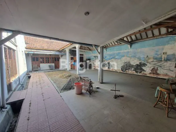 image RUMAH KOKOH & LUAS, LOKASI STRATEGIS! IDEAL UNTUK TEMPAT USAHA & HUNIAN (3)