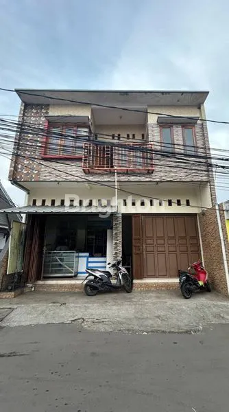 RUMAH TOKO SIAP HUNI LOKASI DI PINGGIR JALAN RAMAI COCOK UNTUK USAHA, BISNIS DAN INVESTASI DI JATICEMPAKA, PONDOK GEDE, BEKASI