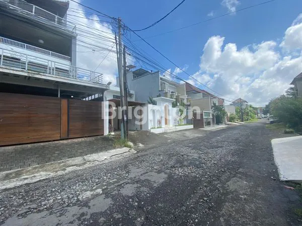 image RUMAH 8 BR DI JALAN DEWI SARASWATI SEMINYAK, KUTA, BADUNG, BALI (2)