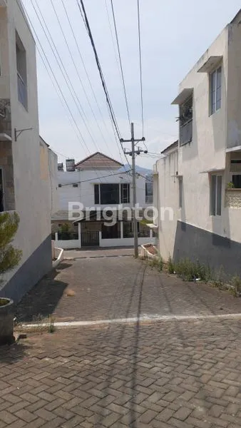 image RUMAH 2 LANTAI MINIMALIS DAERAH JUNREJO KOTA BATU (2)