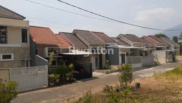 image RUMAH 2 LANTAI MINIMALIS DAERAH JUNREJO KOTA BATU (3)
