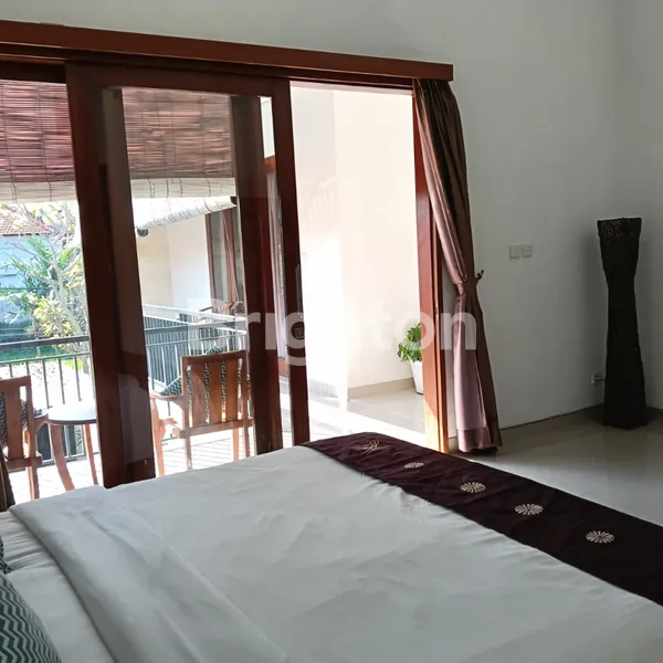 image DISEWAKAN – VILLA LUAS DAN NYAMAN 2 KAMAR TIDUR DEKAT PUSAT SEMINYAK (2)