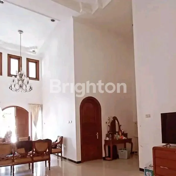 image RUMAH MEWAH 300M² DEKAT BANDARA, 10 MENIT KE UMS COLOMADU (2)